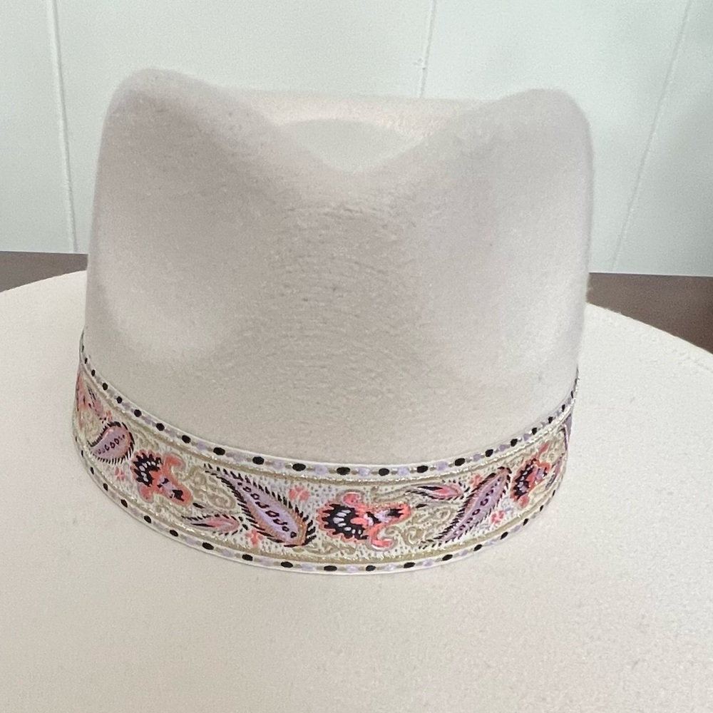 ALTAR’D STATE wide brim country western hat cream pink & purple floral band NWT - Picture 5 of 10